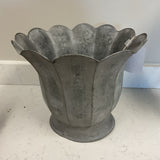 Trompette Metal Scalloped Planter