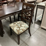 Table with 6 Chairs and 1 Leaf