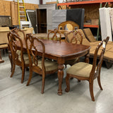 Universal Dining Table with 6 Chairs and 2 Leaves