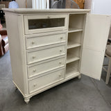 Universal Gentlemans Chest