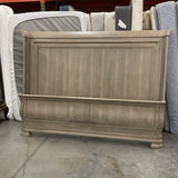 Lexorne King Bed (NO SLATS)