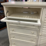 Universal Gentlemans Chest