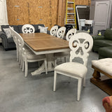 Liberty Furniture Dining Table w/8 Chairs