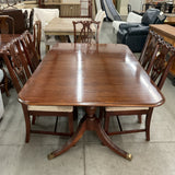 Thomasville Table, 6 chairs and 2 Leaves