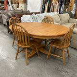 Ethan Allen Table w/ 4 Chairs & Leaf